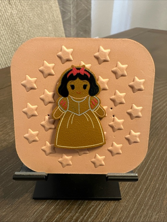Disney Other - HKDL Hong Kong Disneyland Snow White Gingerbread Princess LE 600 Pin